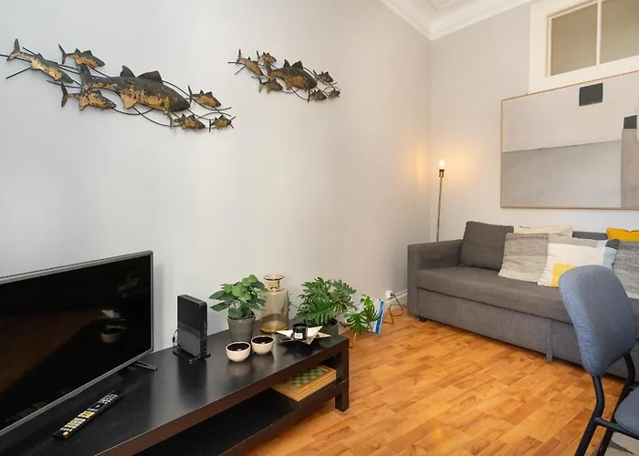 Monicas Apartment Lisbon
