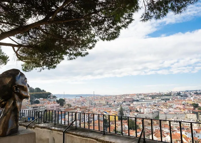 Monicas Lisbon