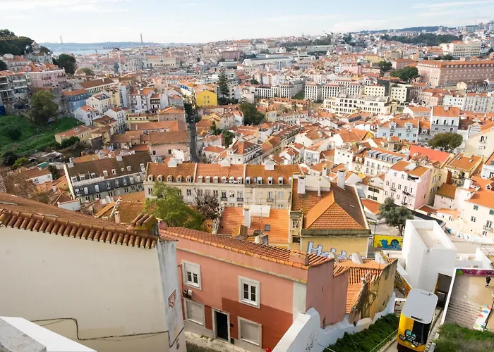 Monicas Apartment Lisbon